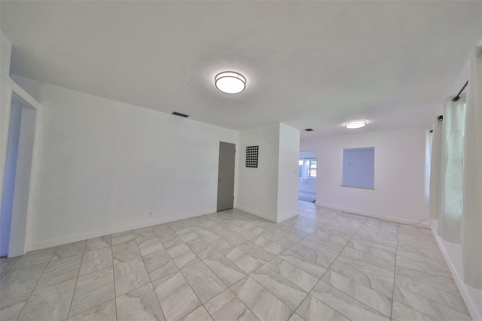 3908 W WALLACE AVE — photo 2
