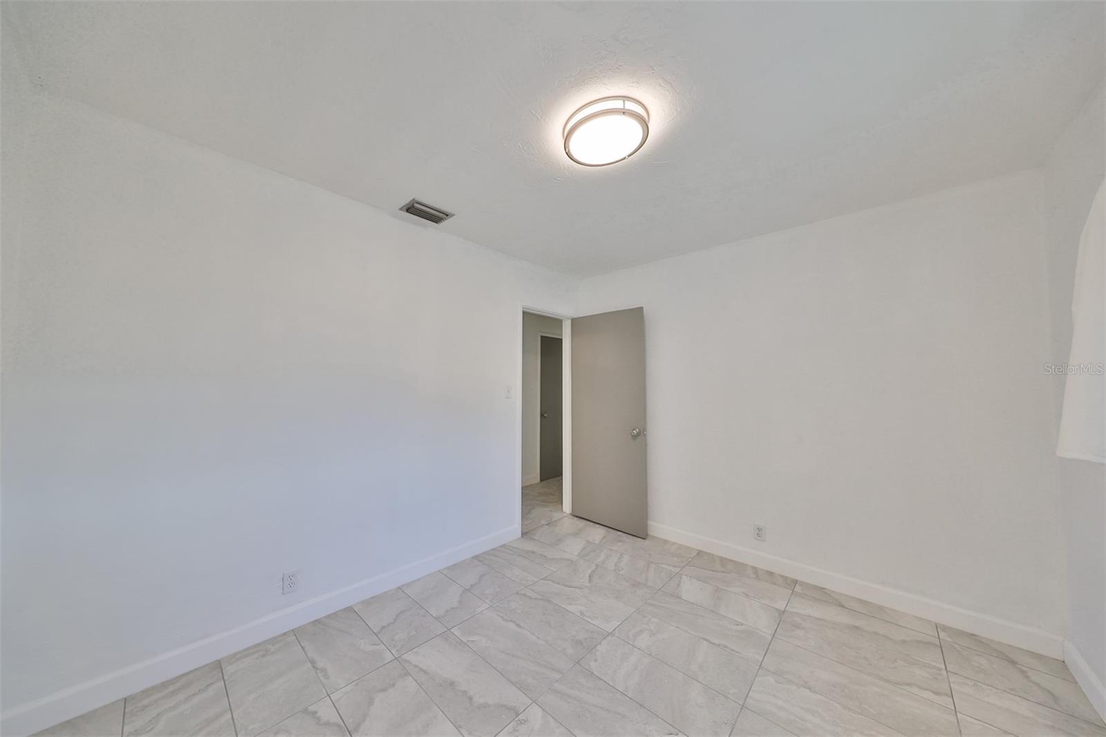 3908 W WALLACE AVE — photo 21
