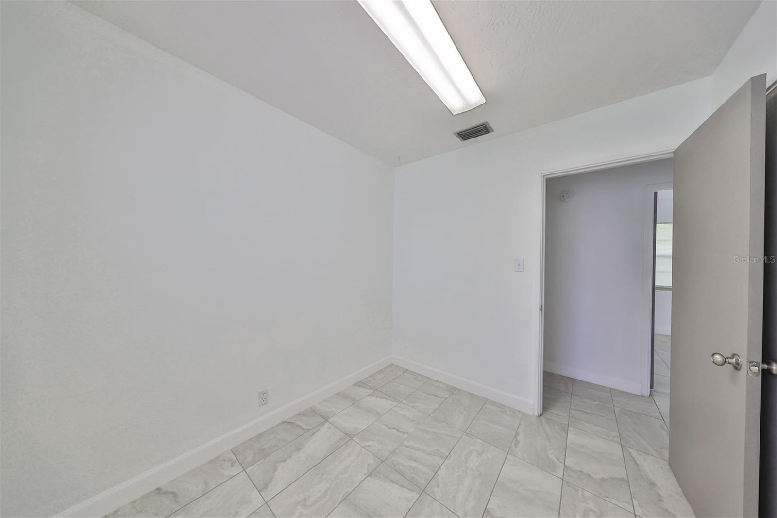 3908 W WALLACE AVE — photo 9
