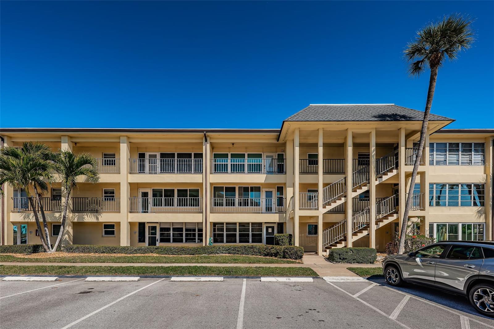 4700 COVE CIR #110 — photo 6