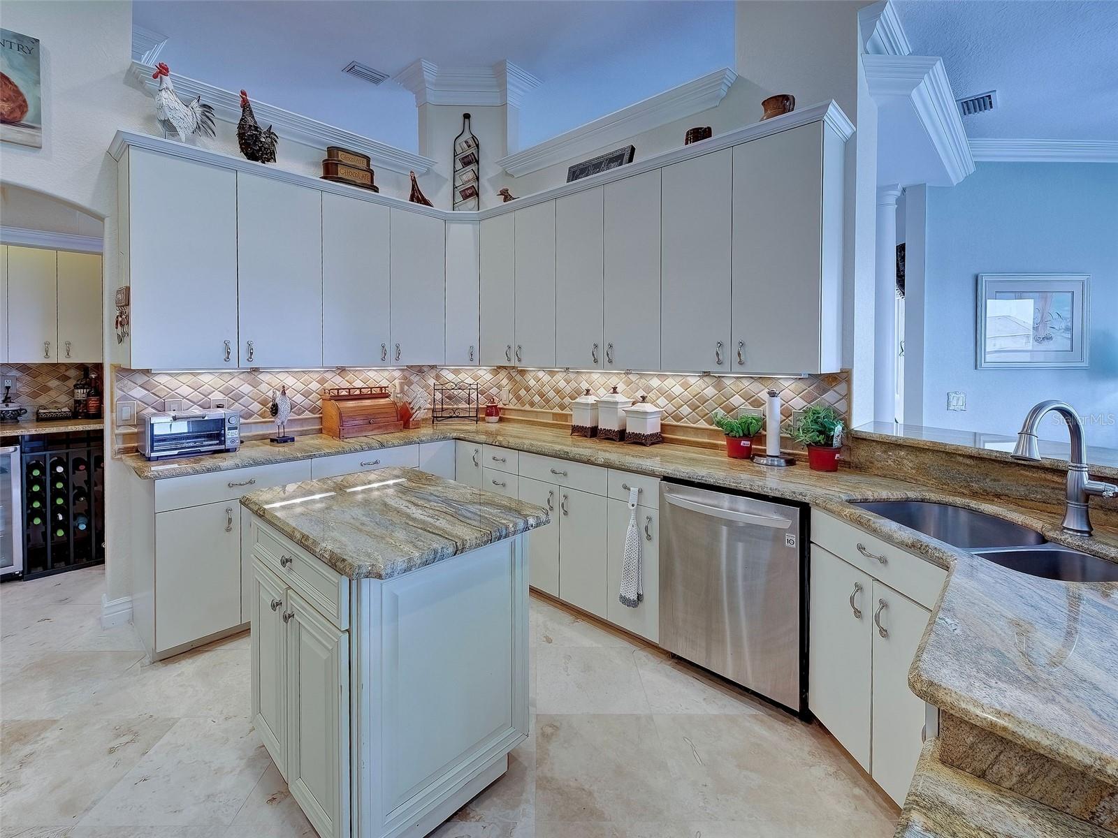 1645 PALMETTO PALM WAY — photo 14