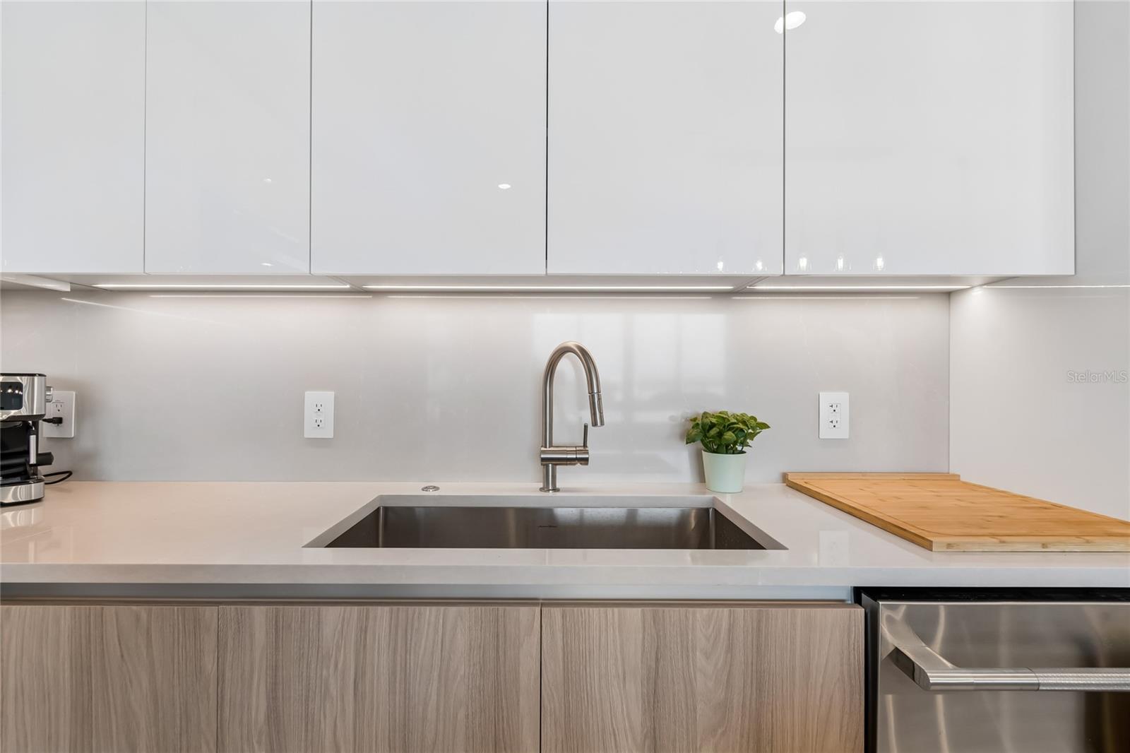 400 CENTRAL AVE #2102 — photo 24