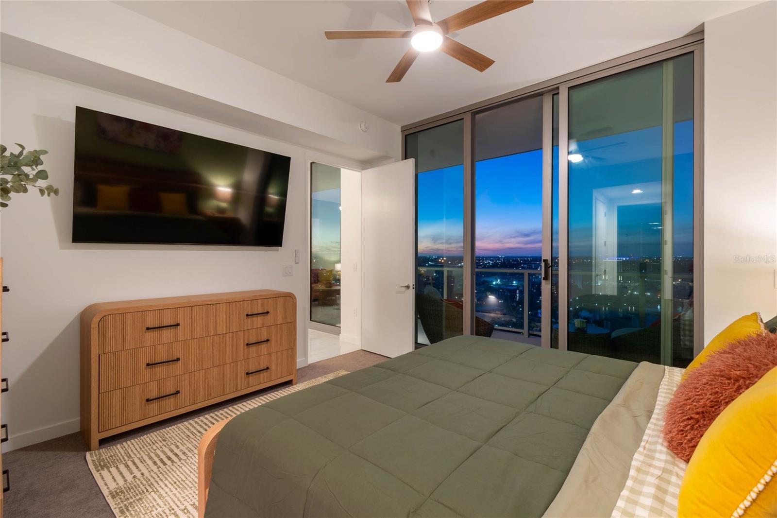 400 CENTRAL AVE #2102 — photo 31