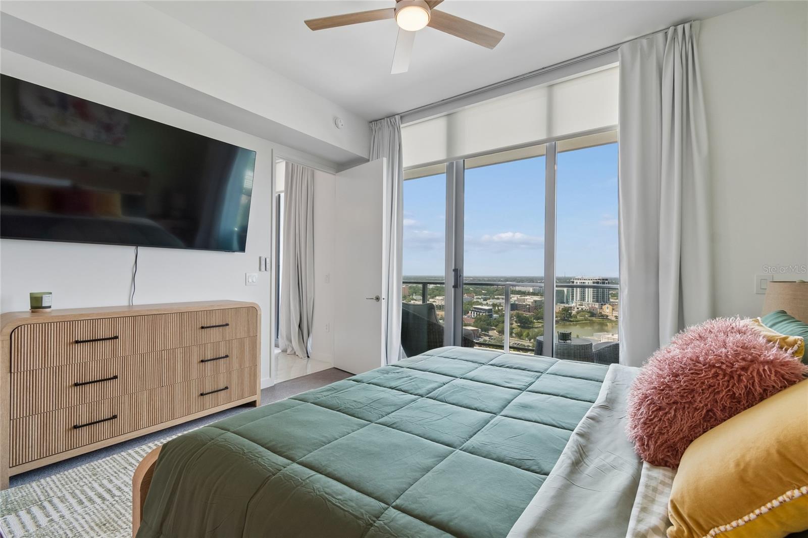 400 CENTRAL AVE #2102 — photo 30