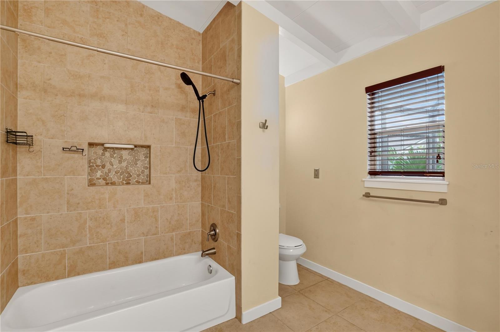 1804 BAYWOOD DR — photo 32