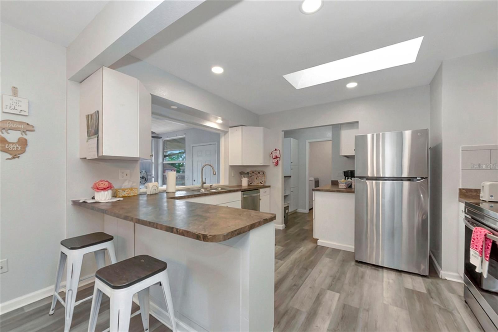 6703 ELECTRA AVE — photo 10
