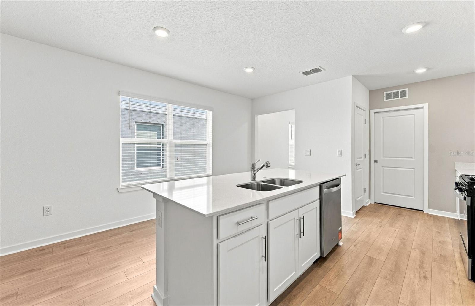 6287 BROAD FIELD AVE — photo 4