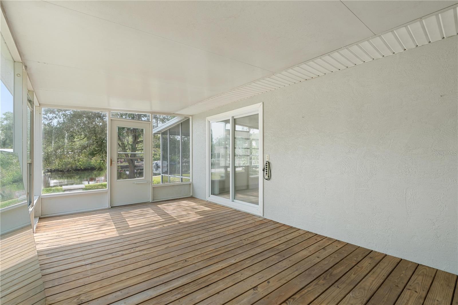 5822 RIVER RD — photo 55