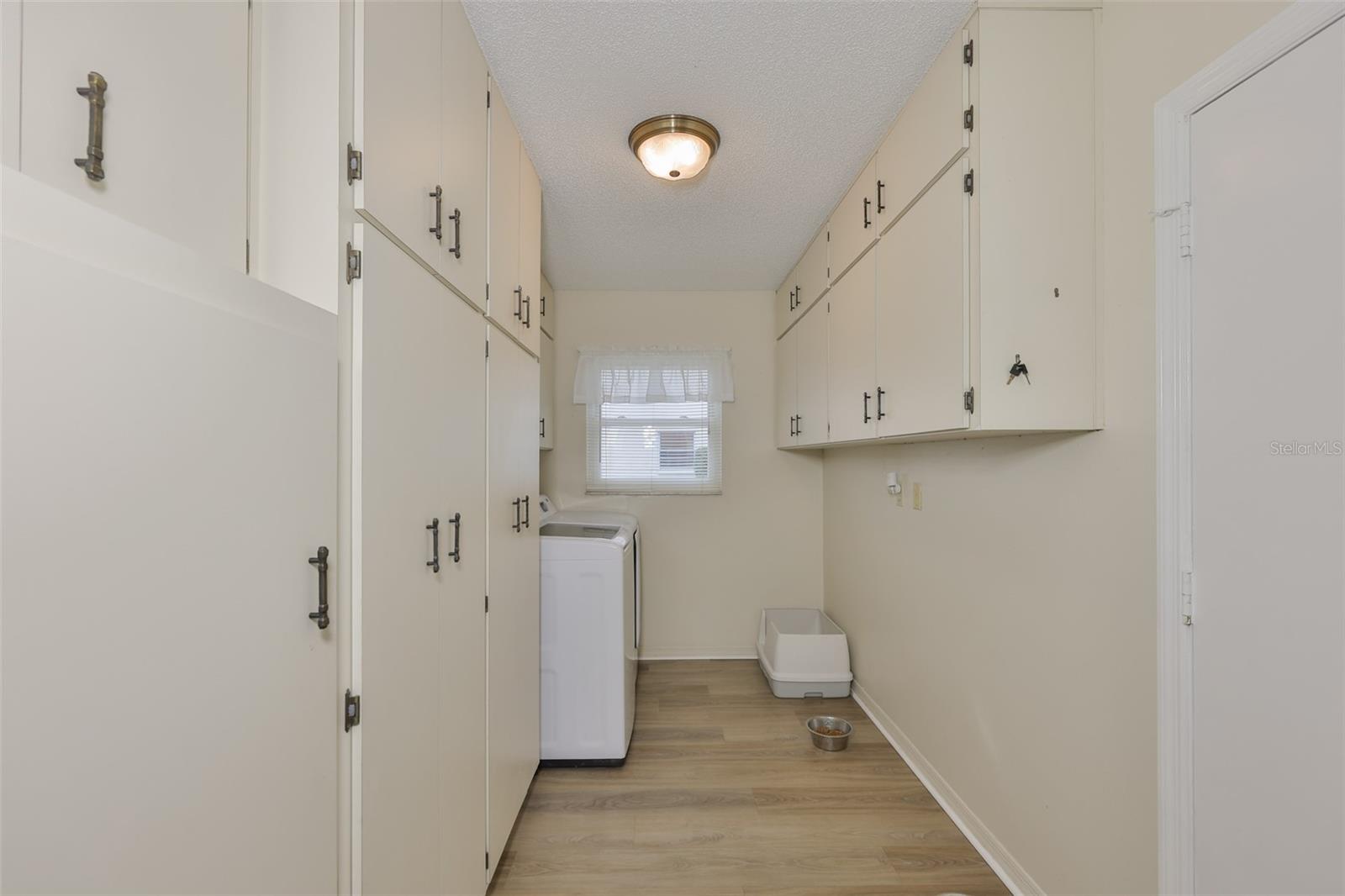 1511 CLOISTER DR — photo 25