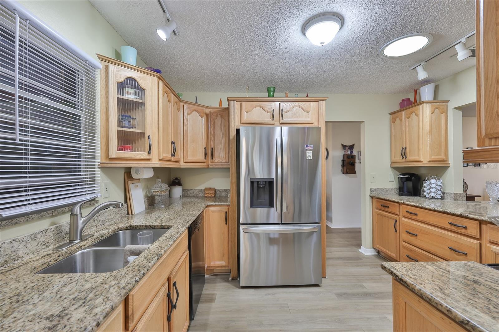 1511 CLOISTER DR — photo 2