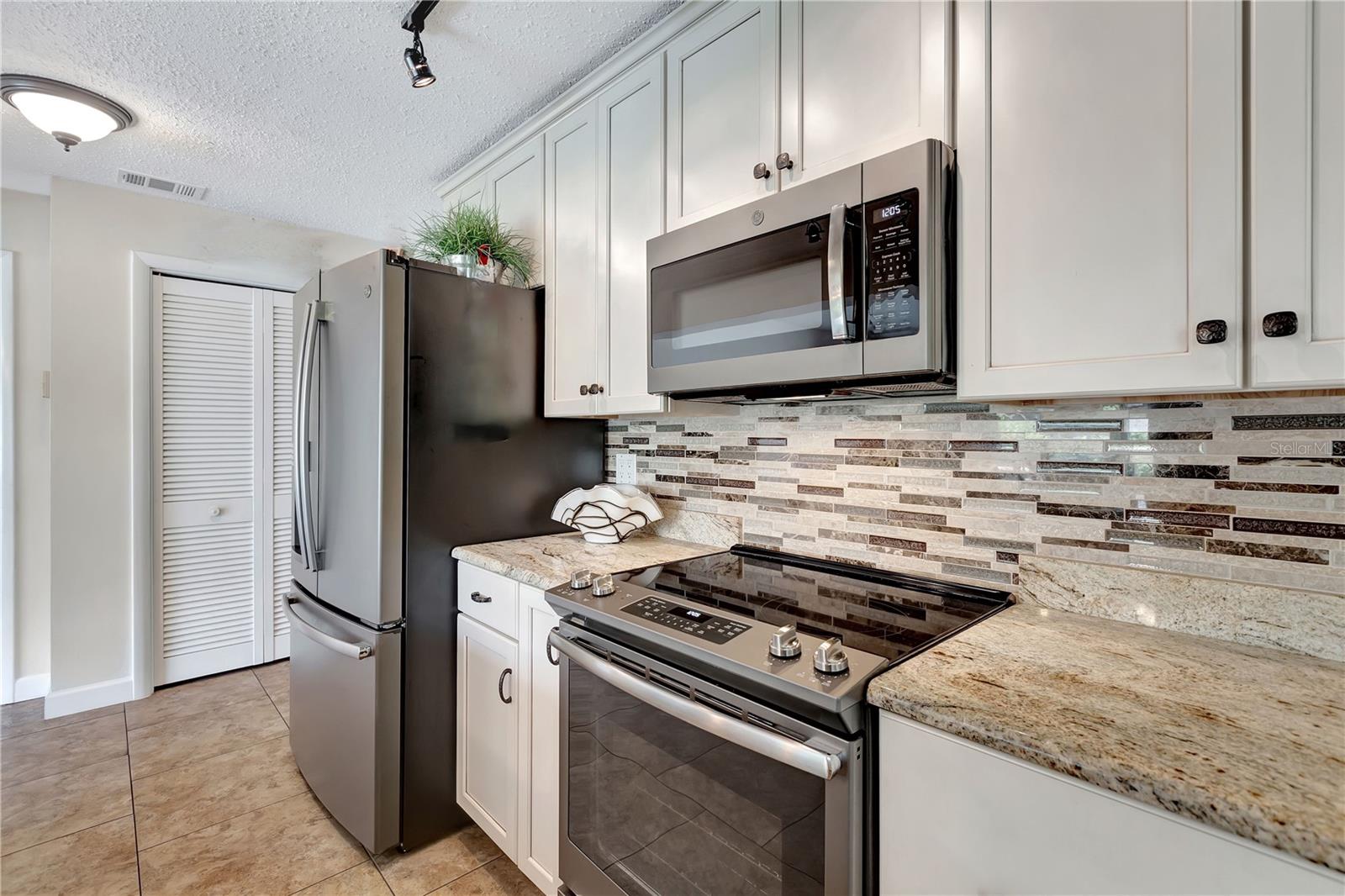 3749 MCKAY CREEK DR — photo 9