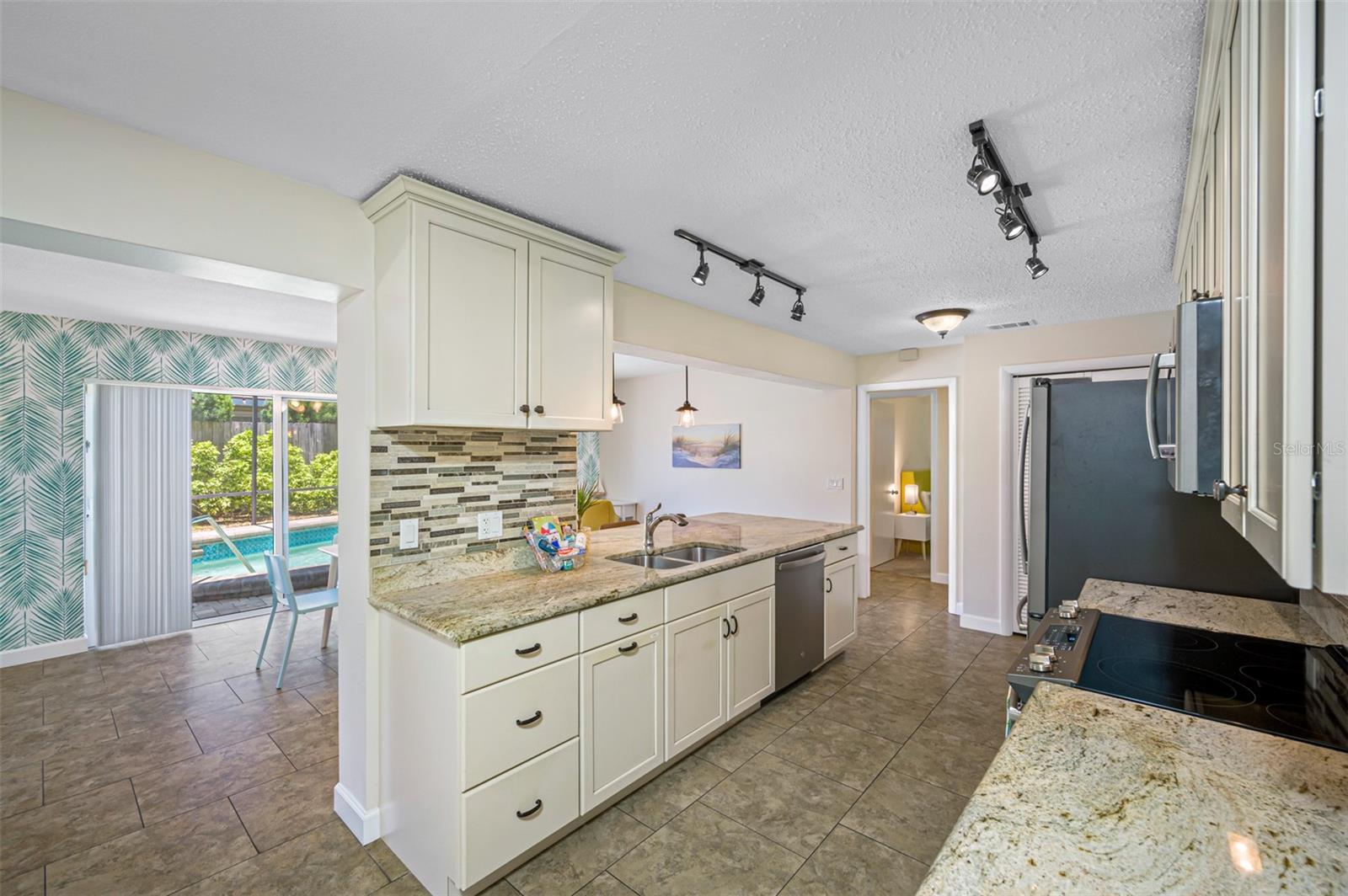 3749 MCKAY CREEK DR — photo 8
