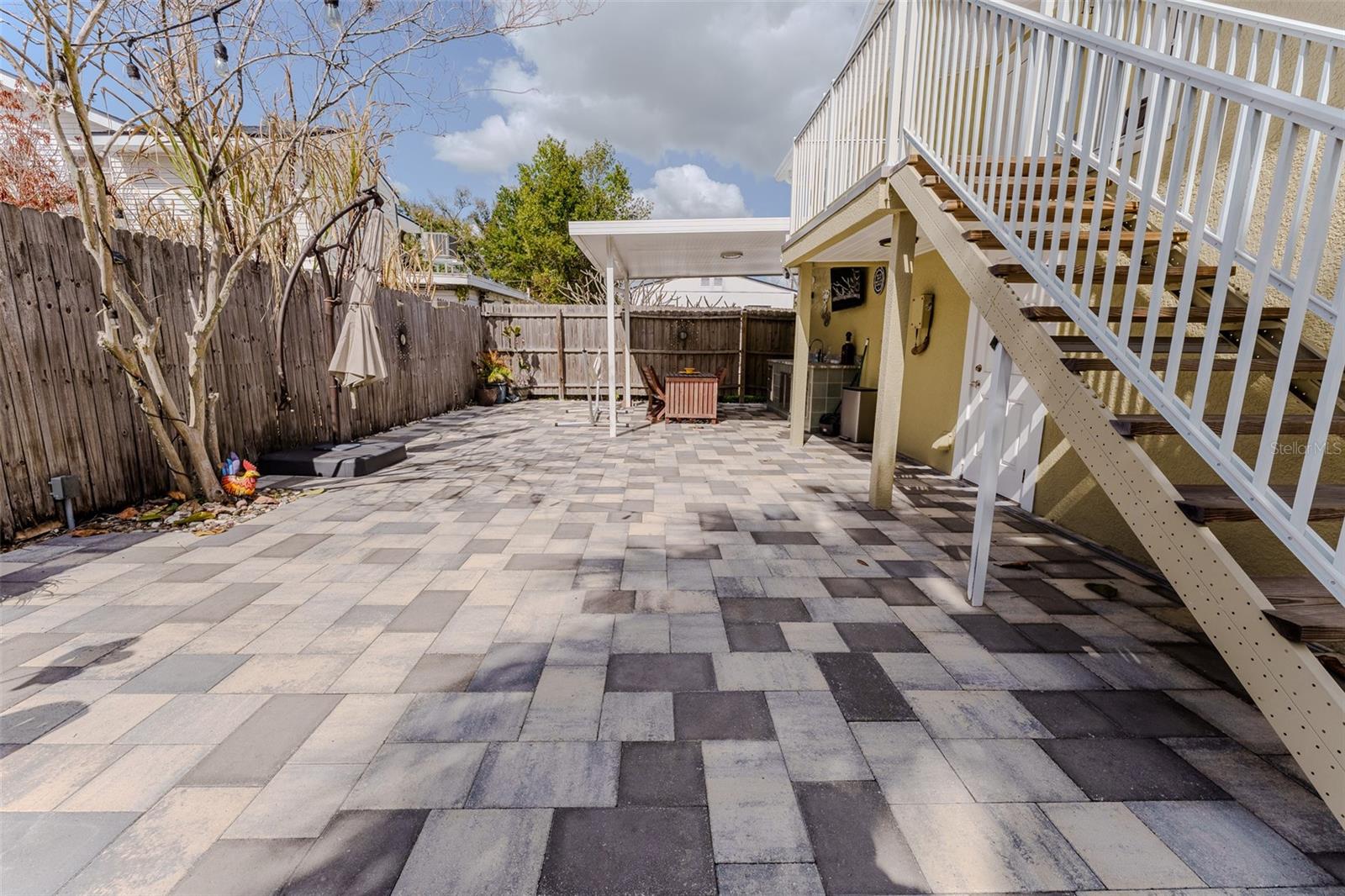 203 W CREST AVE — photo 3