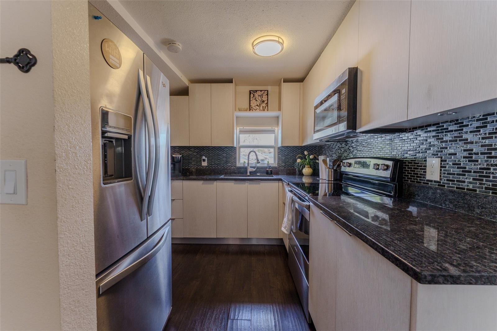 203 W CREST AVE — photo 12