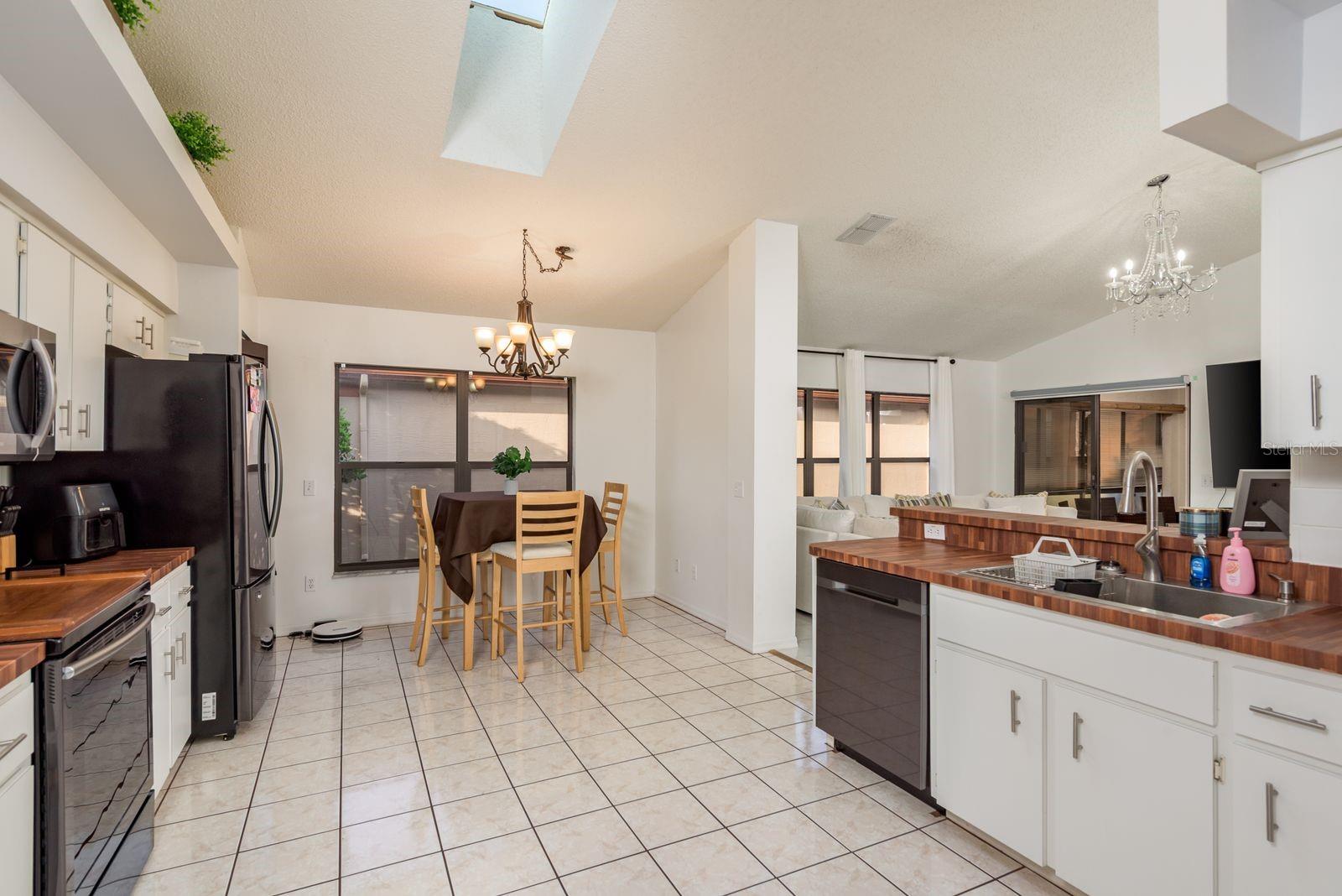 13825 LEROUX DR — photo 28
