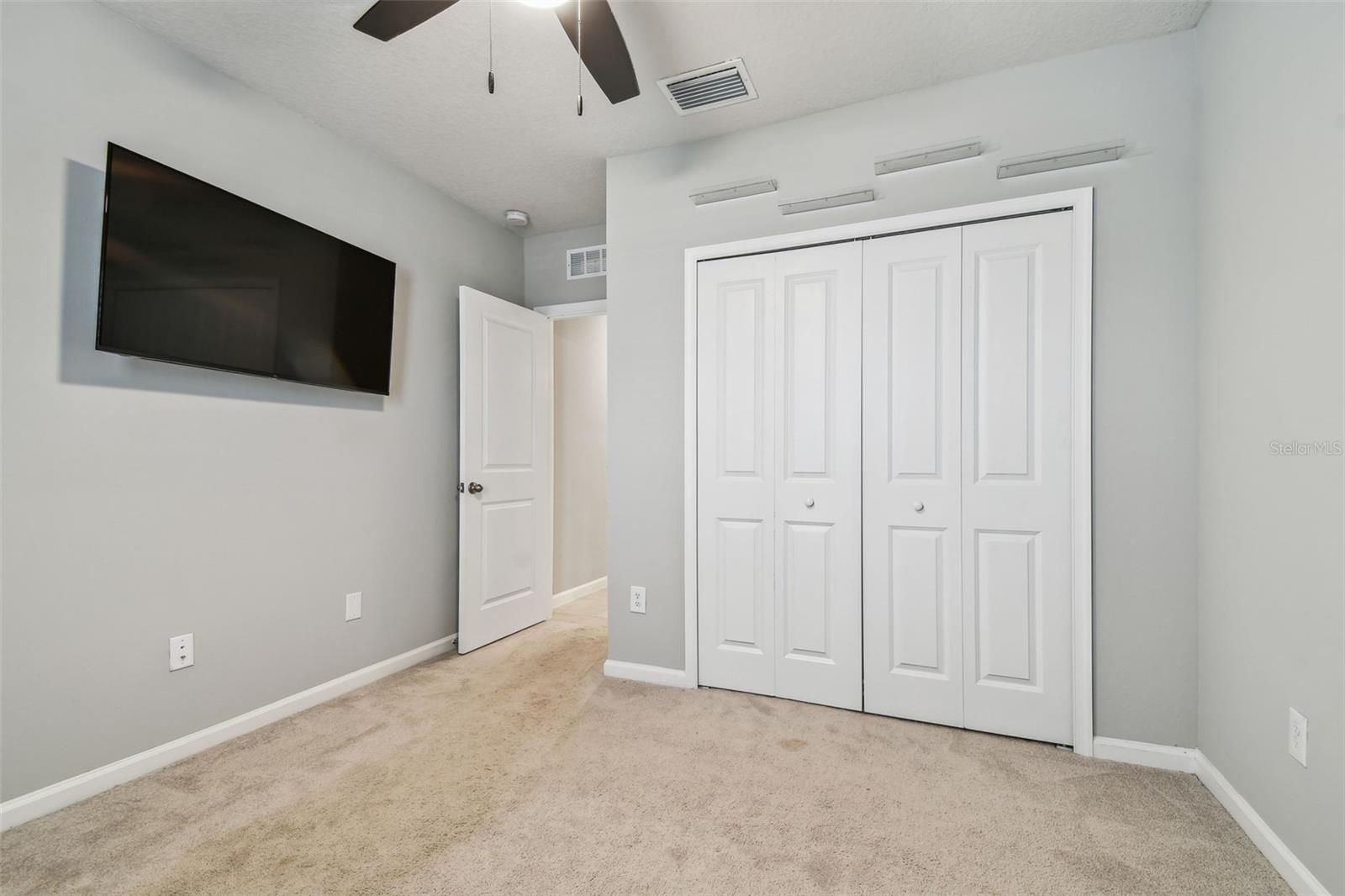 18053 TURNING LEAF CIR — photo 32