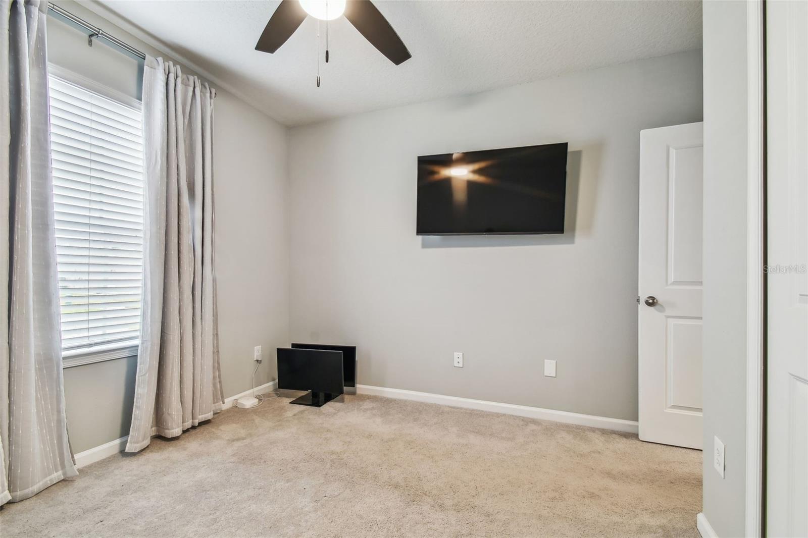 18053 TURNING LEAF CIR — photo 34