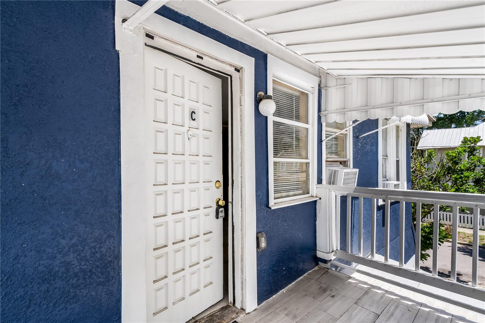 418 E AMELIA AVE #C — photo 2