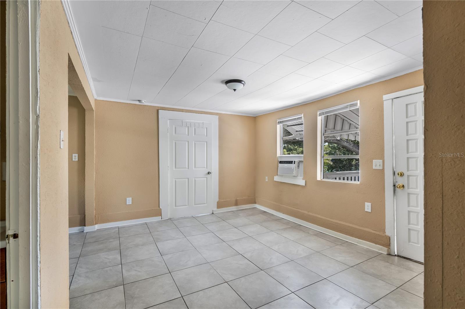 418 E AMELIA AVE #C — photo 5