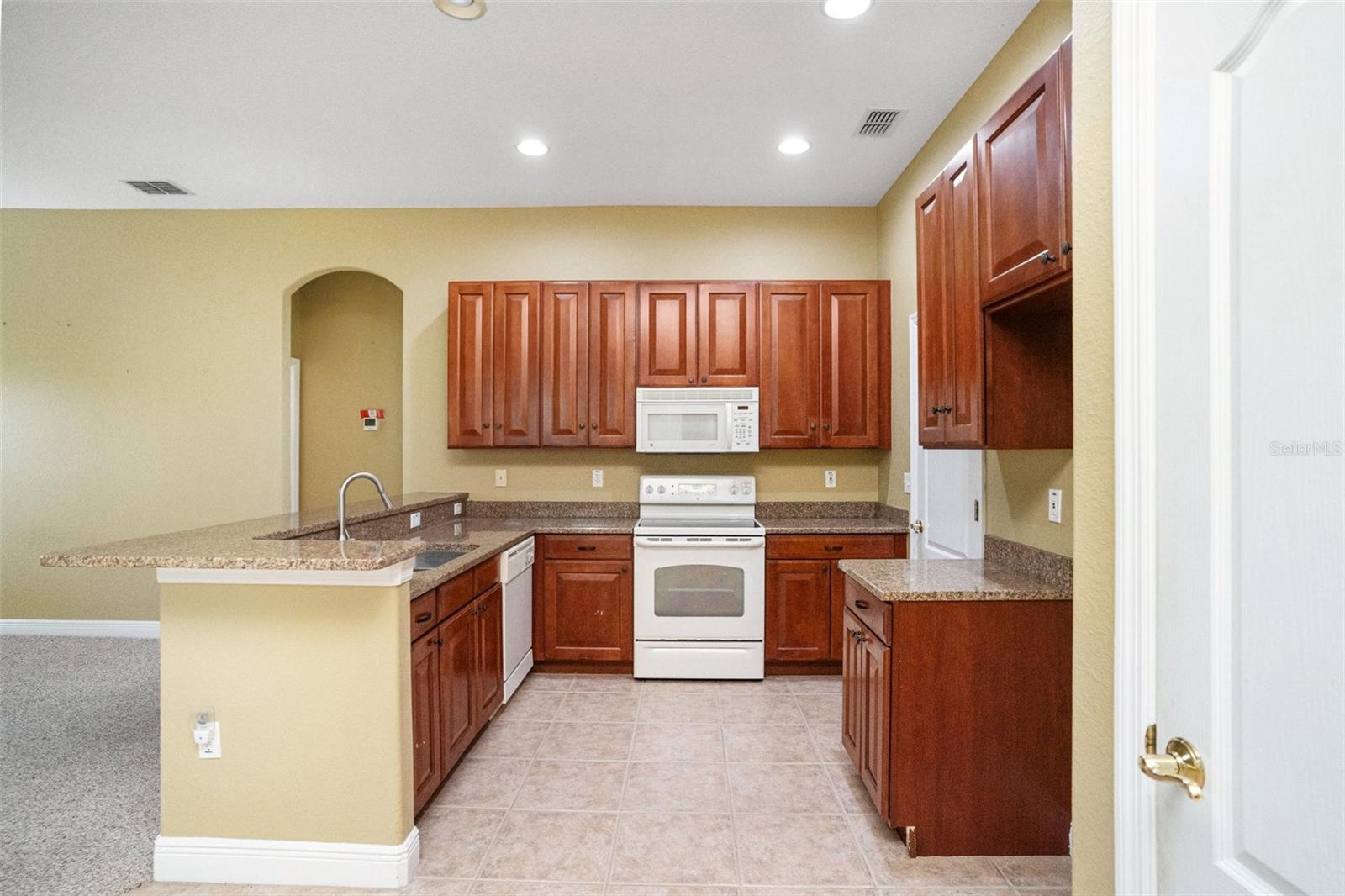 9916 CLEGHORN DR — photo 15
