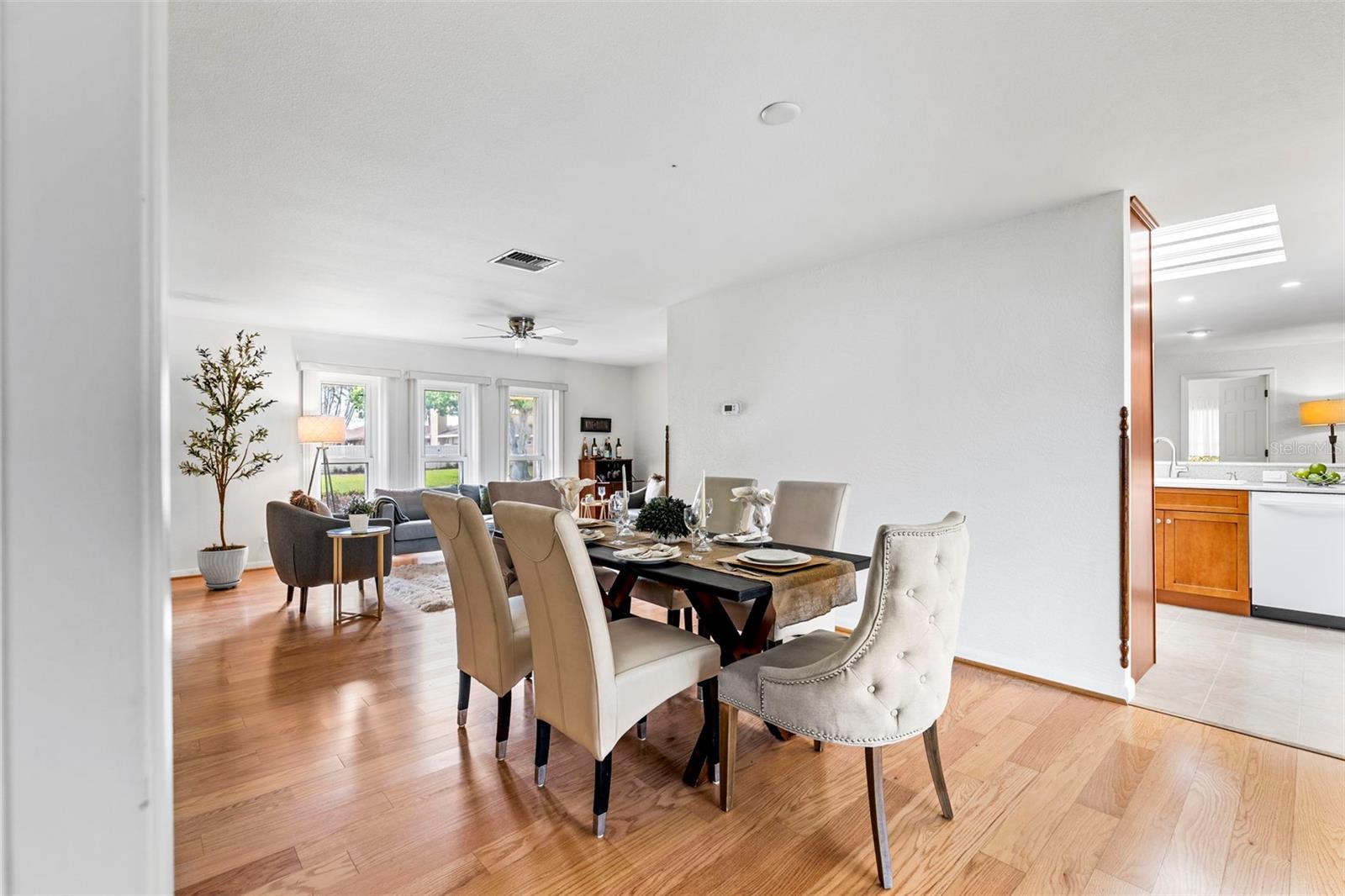 511 RIVIERA BAY DR NE — photo 8
