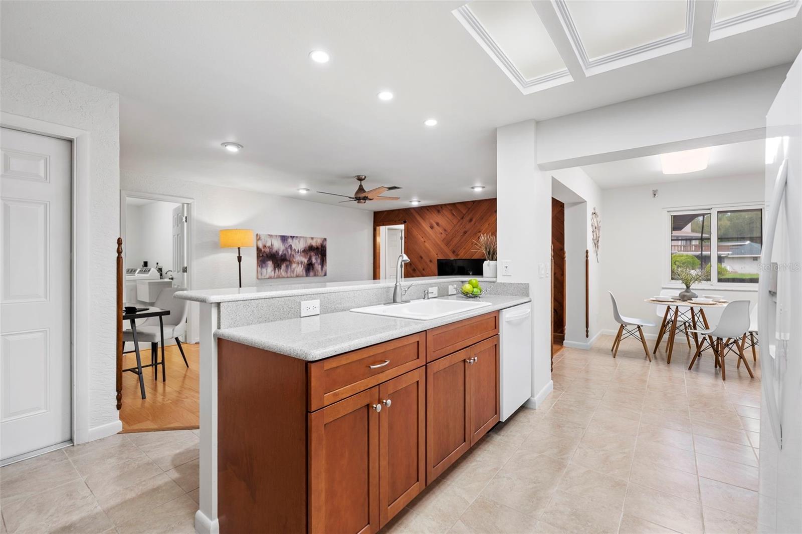 511 RIVIERA BAY DR NE — photo 12