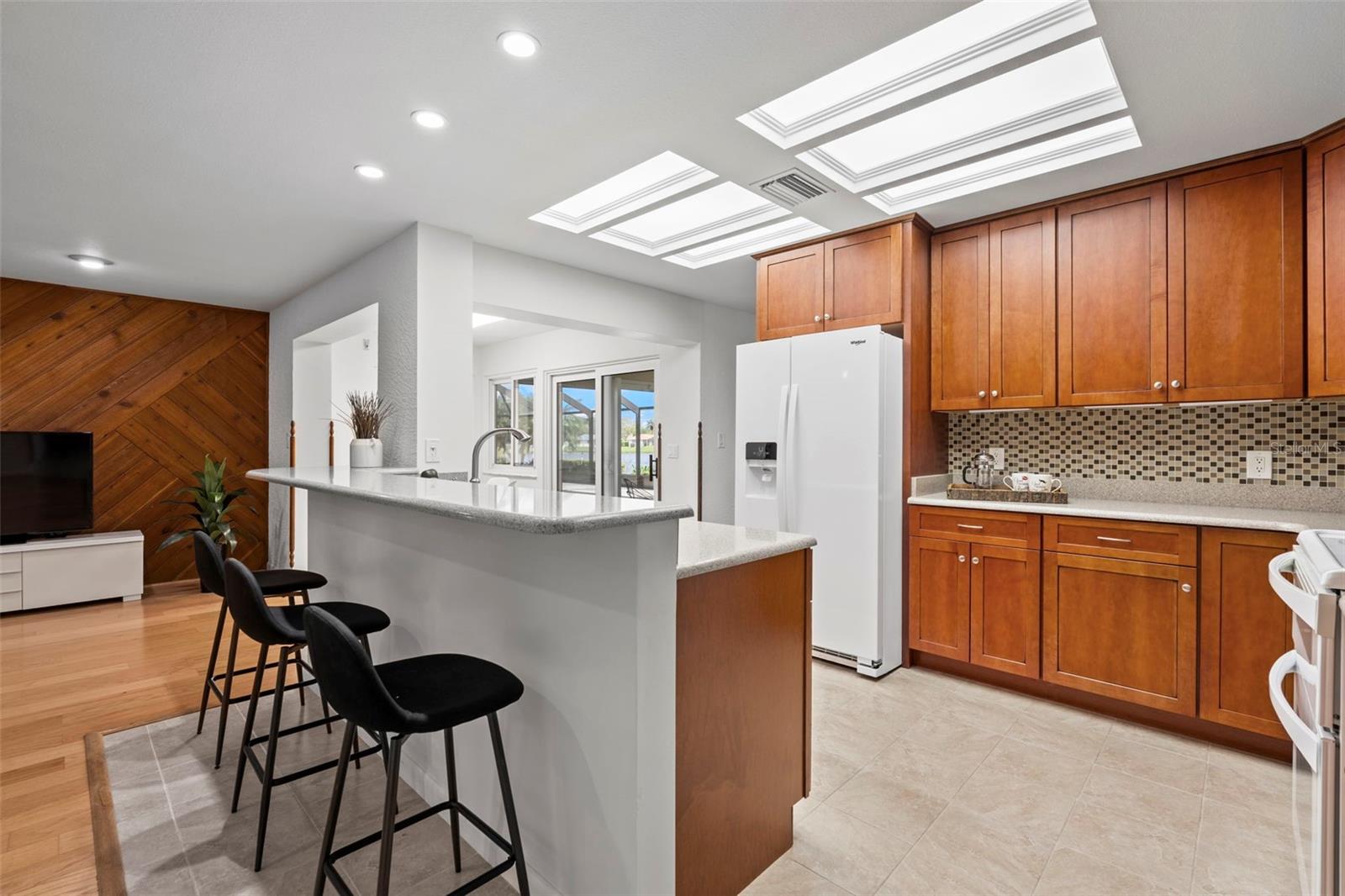 511 RIVIERA BAY DR NE — photo 6