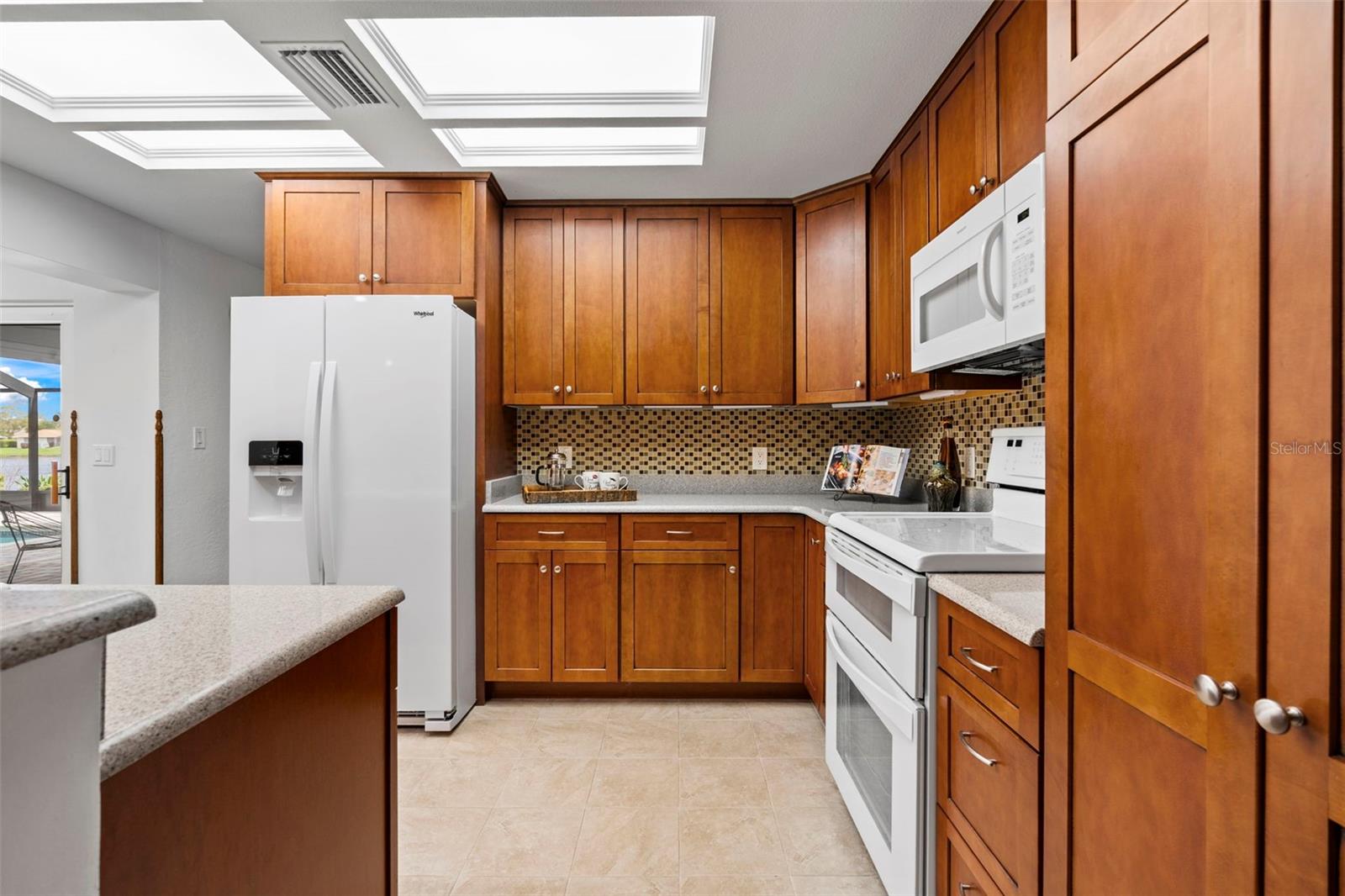 511 RIVIERA BAY DR NE — photo 11