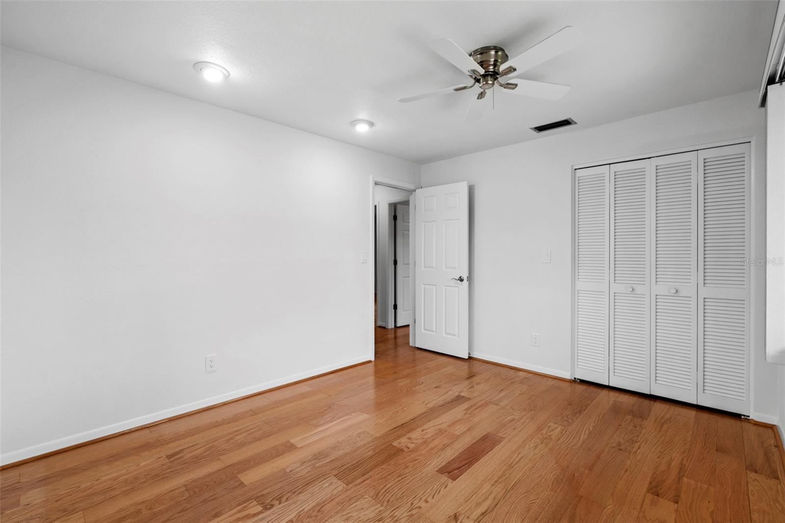 511 RIVIERA BAY DR NE — photo 33