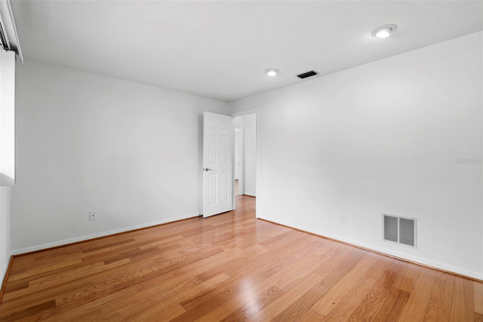 511 RIVIERA BAY DR NE — photo 26