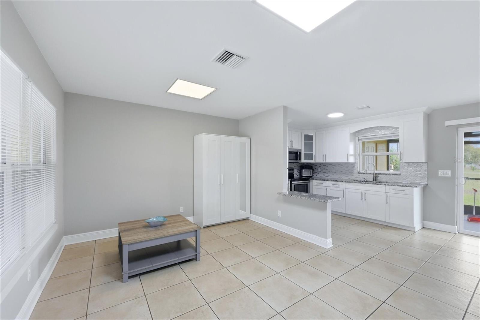 12125 MARGARITA AVE — photo 9