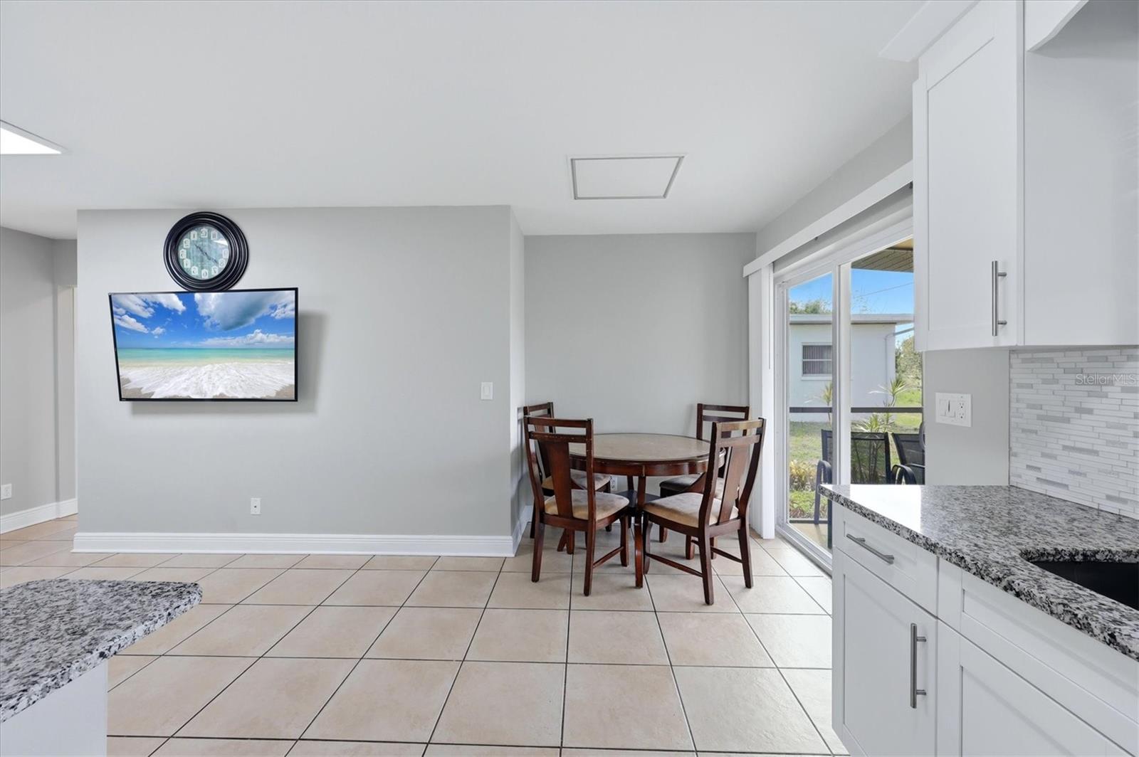 12125 MARGARITA AVE — photo 23