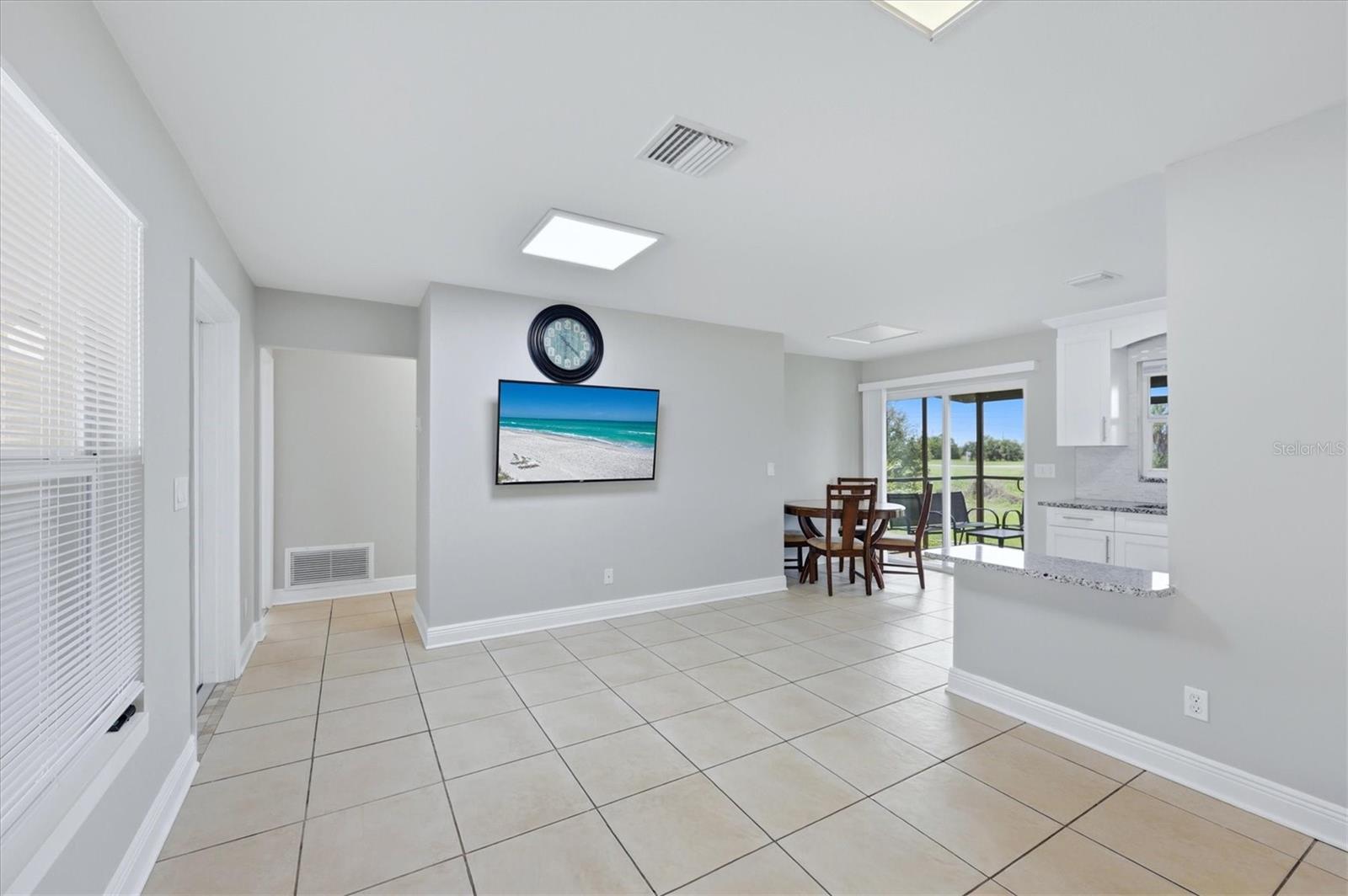 12125 MARGARITA AVE — photo 22