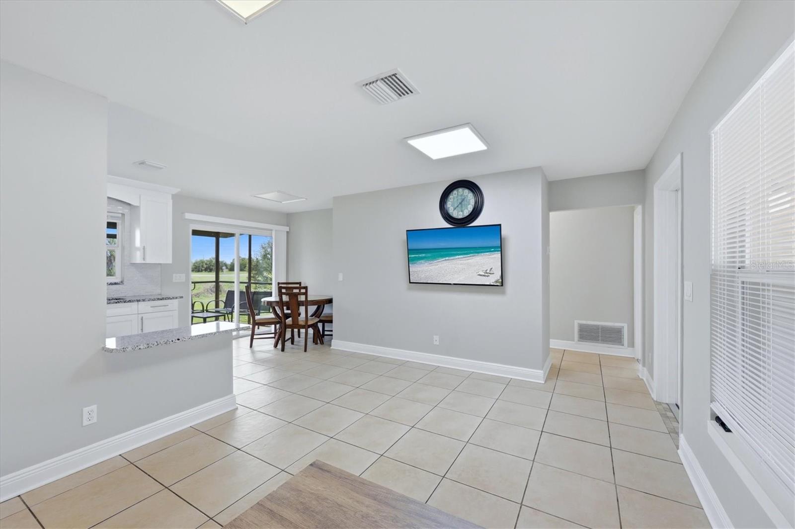12125 MARGARITA AVE — photo 11