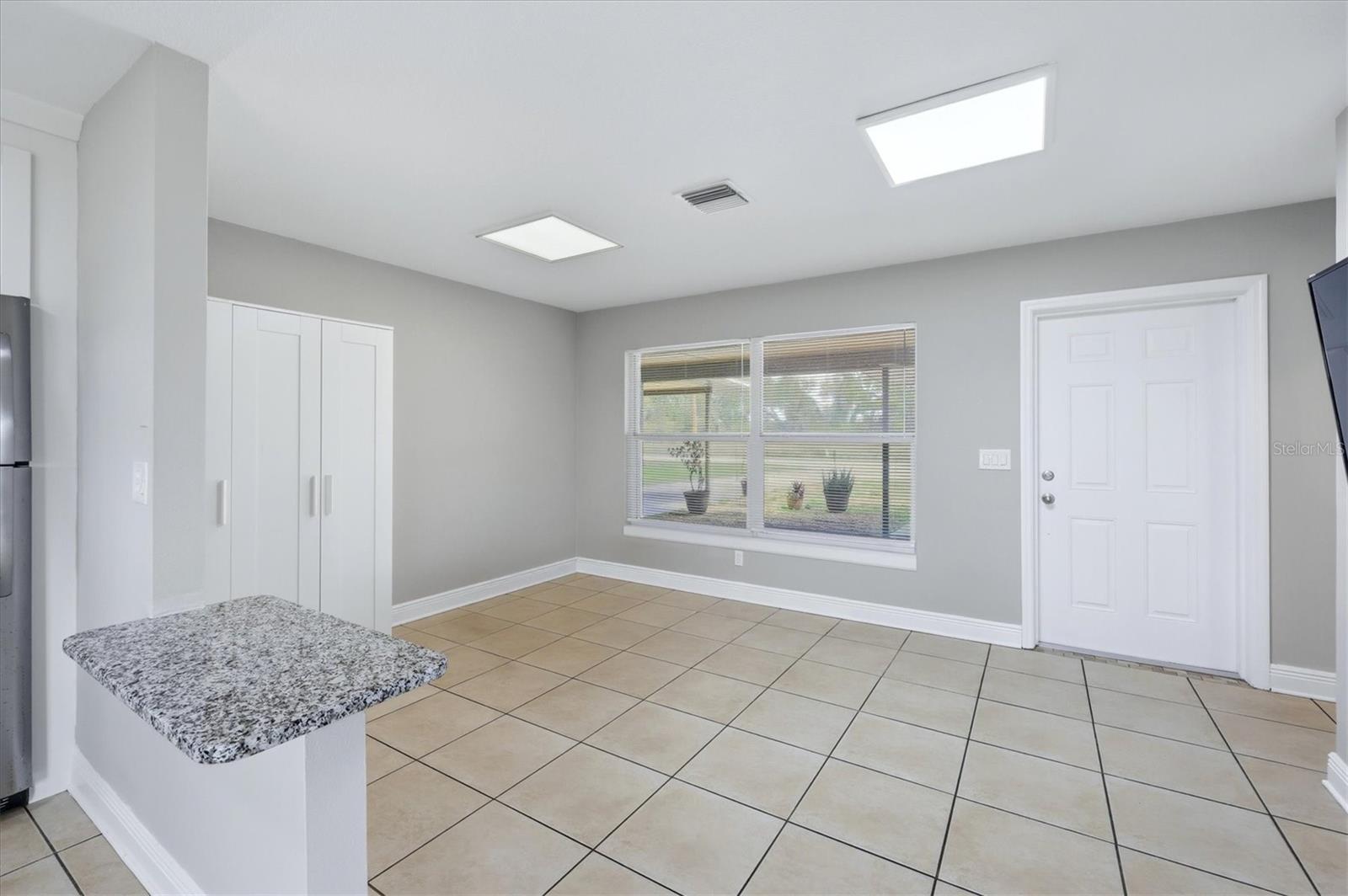 12125 MARGARITA AVE — photo 20