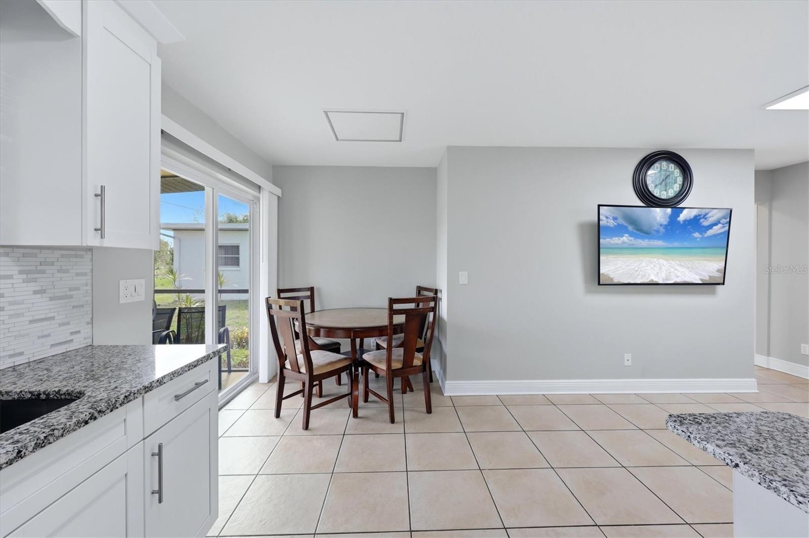 12125 MARGARITA AVE — photo 12