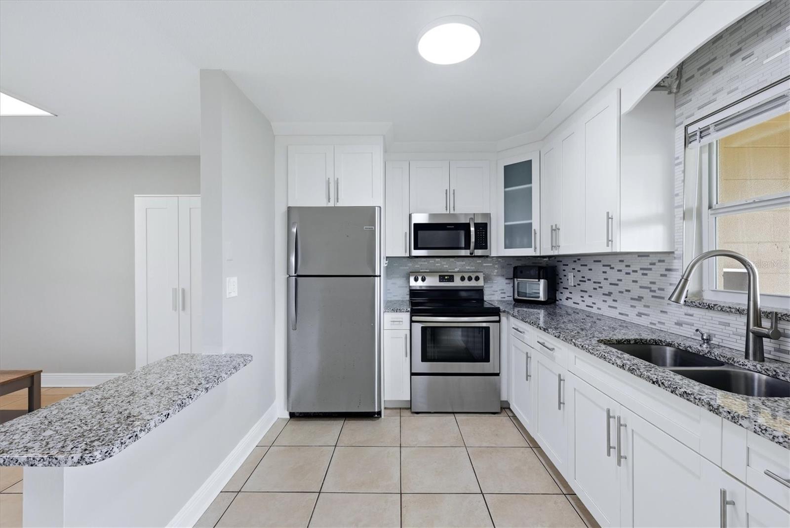 12125 MARGARITA AVE — photo 13