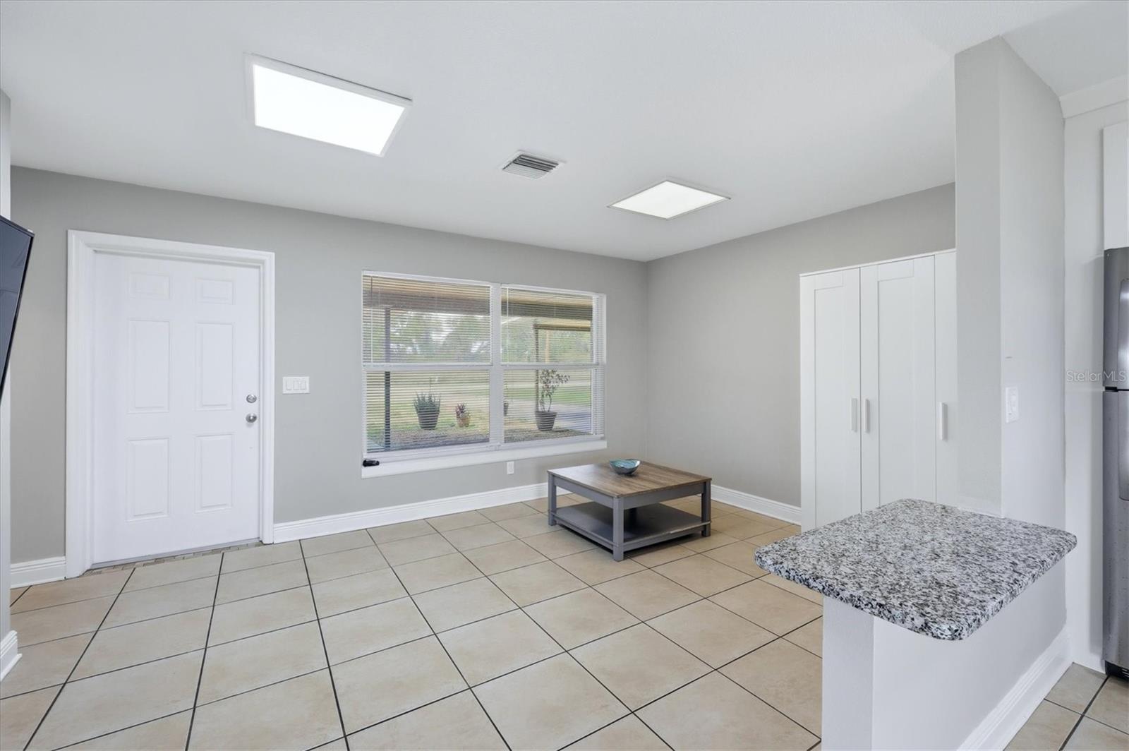 12125 MARGARITA AVE — photo 10