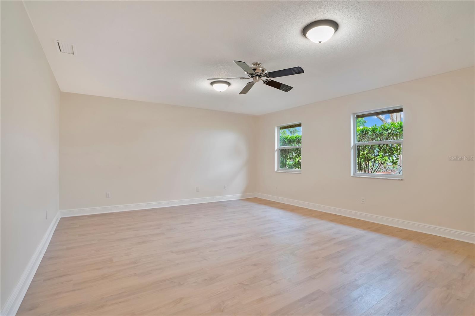 1401 BUELL CT — photo 35