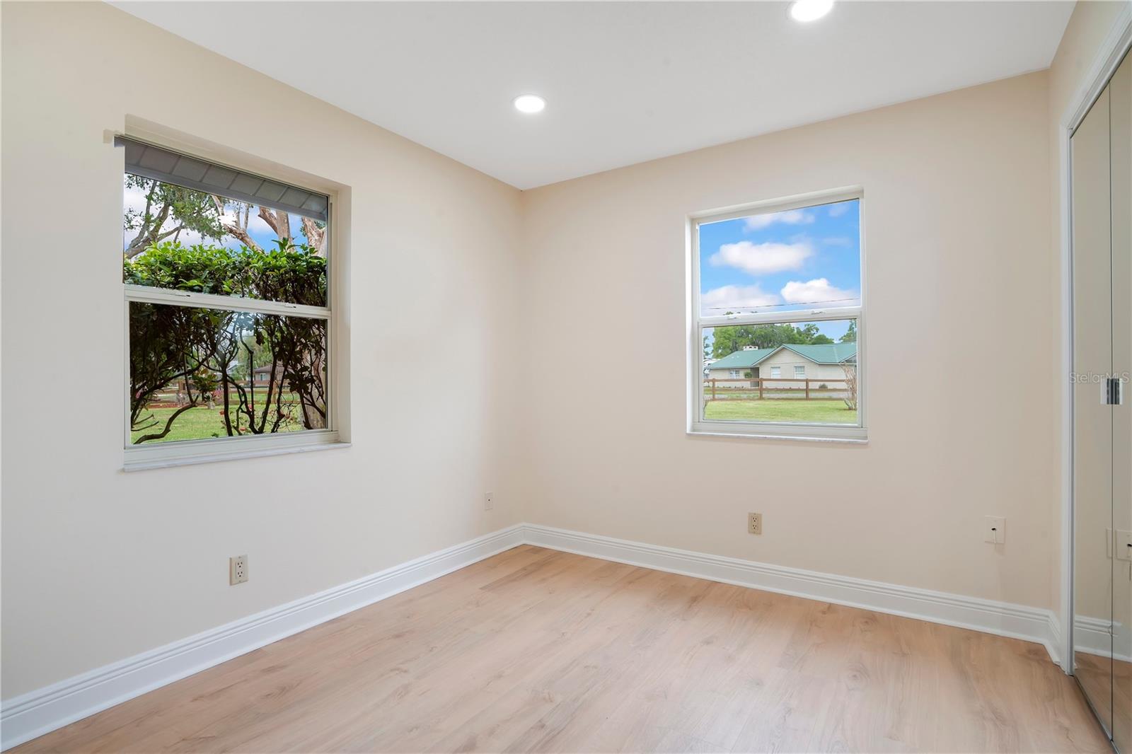 1401 BUELL CT — photo 39