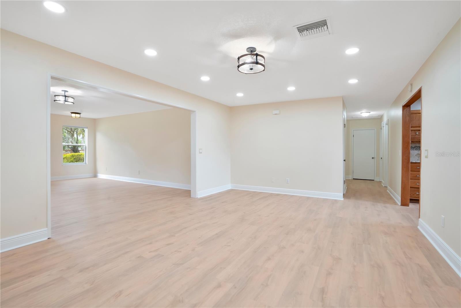 1401 BUELL CT — photo 8