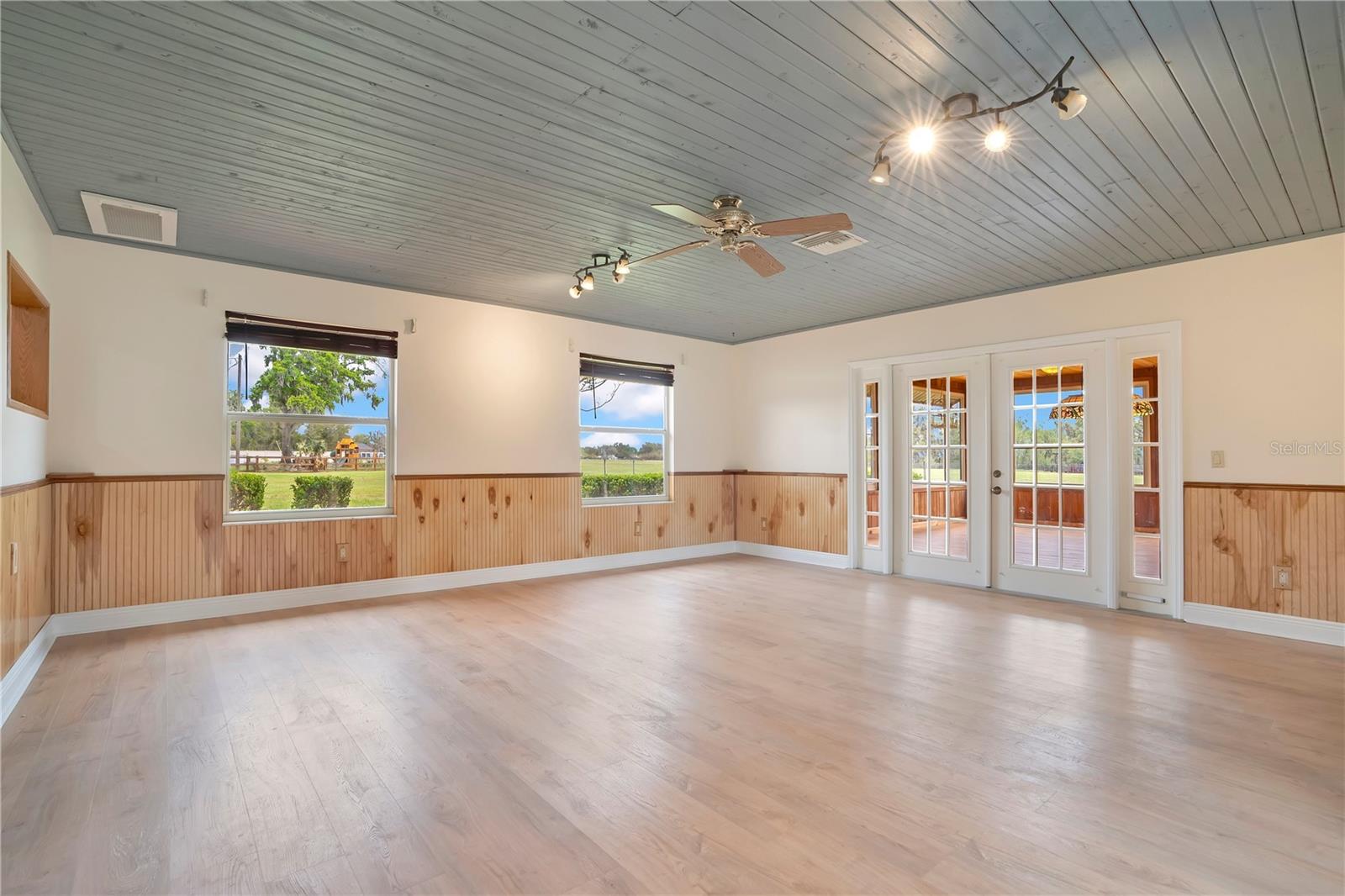 1401 BUELL CT — photo 17
