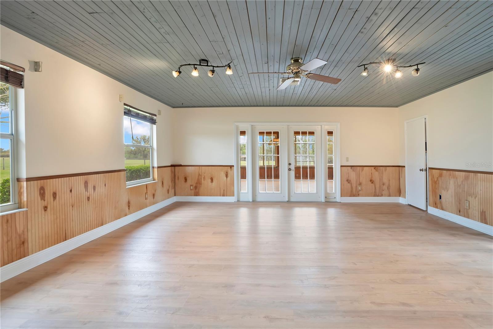 1401 BUELL CT — photo 19