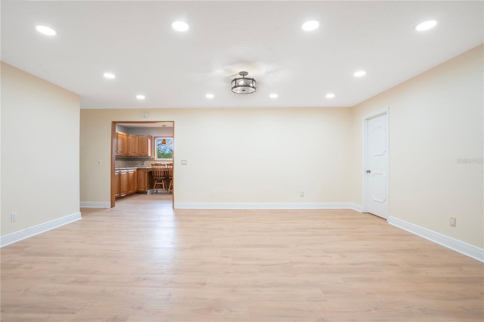 1401 BUELL CT — photo 7
