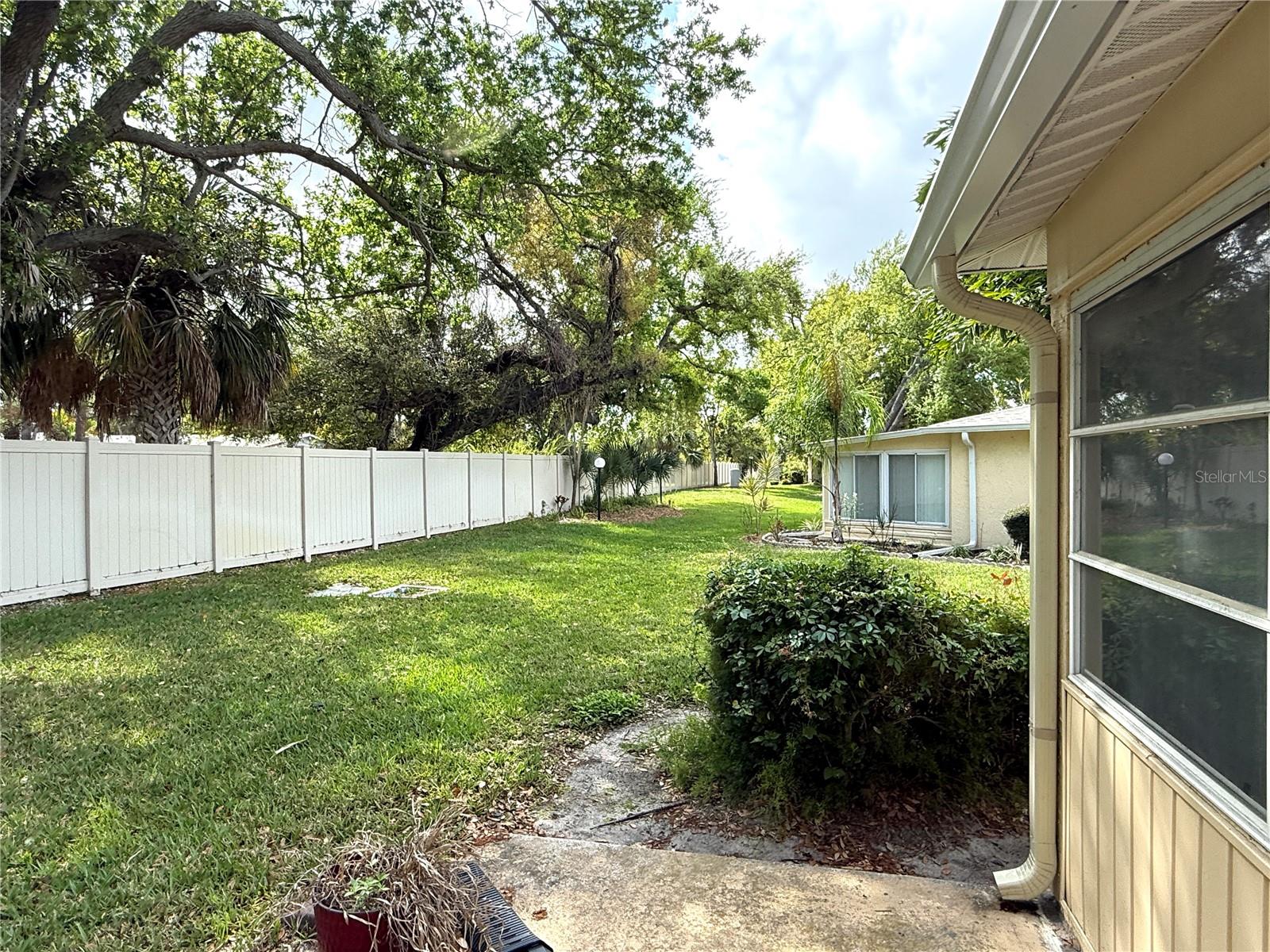 390 301 BLVD W #8A — photo 32