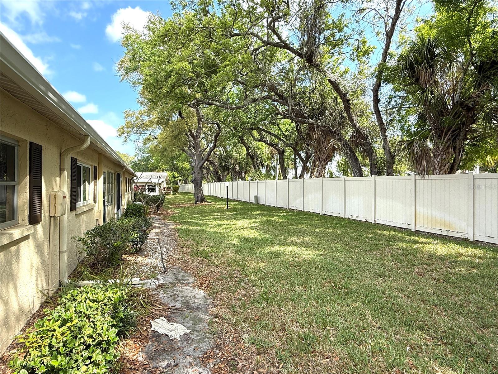 390 301 BLVD W #8A — photo 33