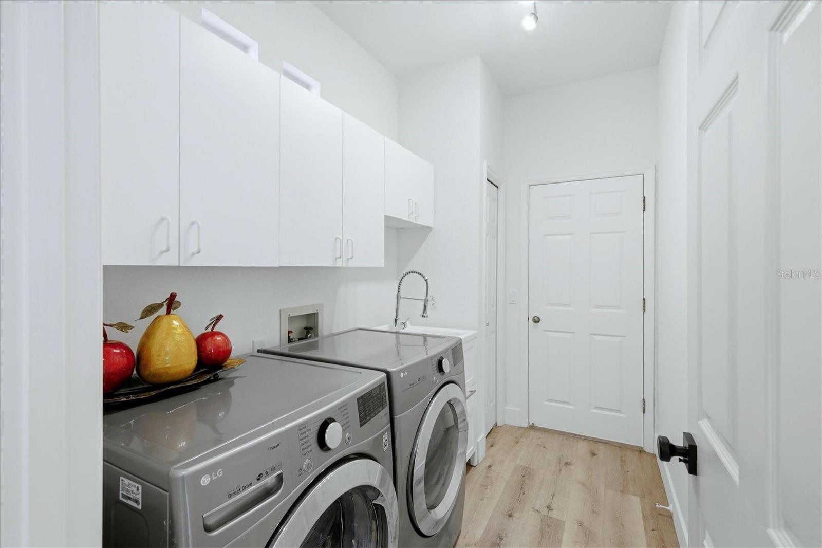 7904 HAMPTON CT — photo 24