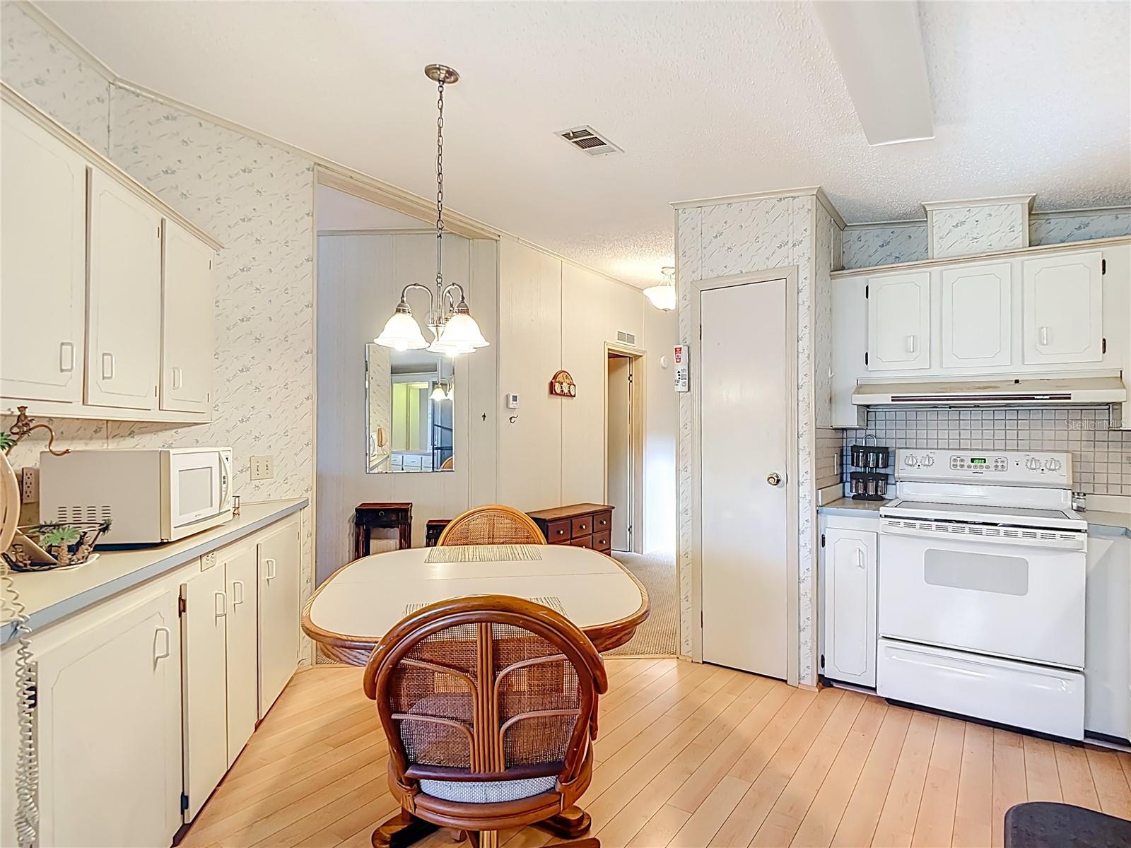 10321 MARINETTE AVE — photo 2