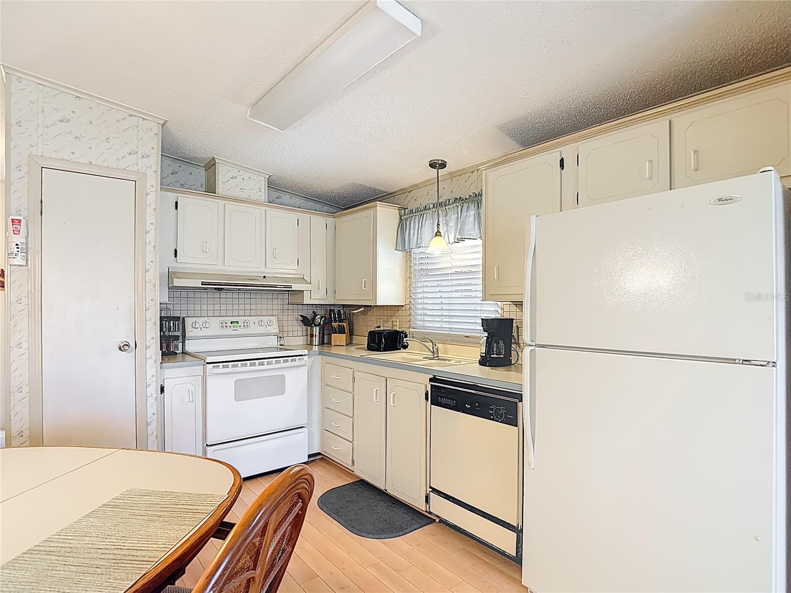 10321 MARINETTE AVE — photo 4