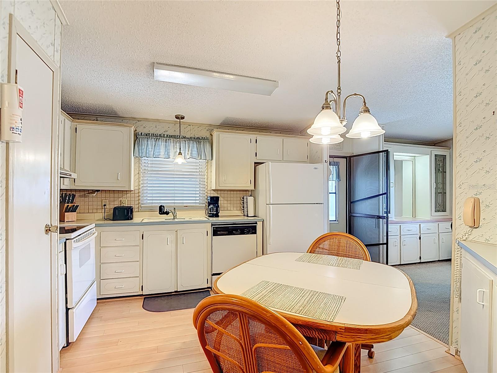 10321 MARINETTE AVE — photo 3